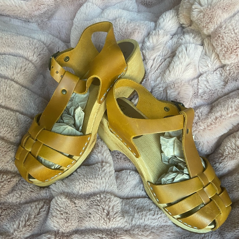 Mia Clogs